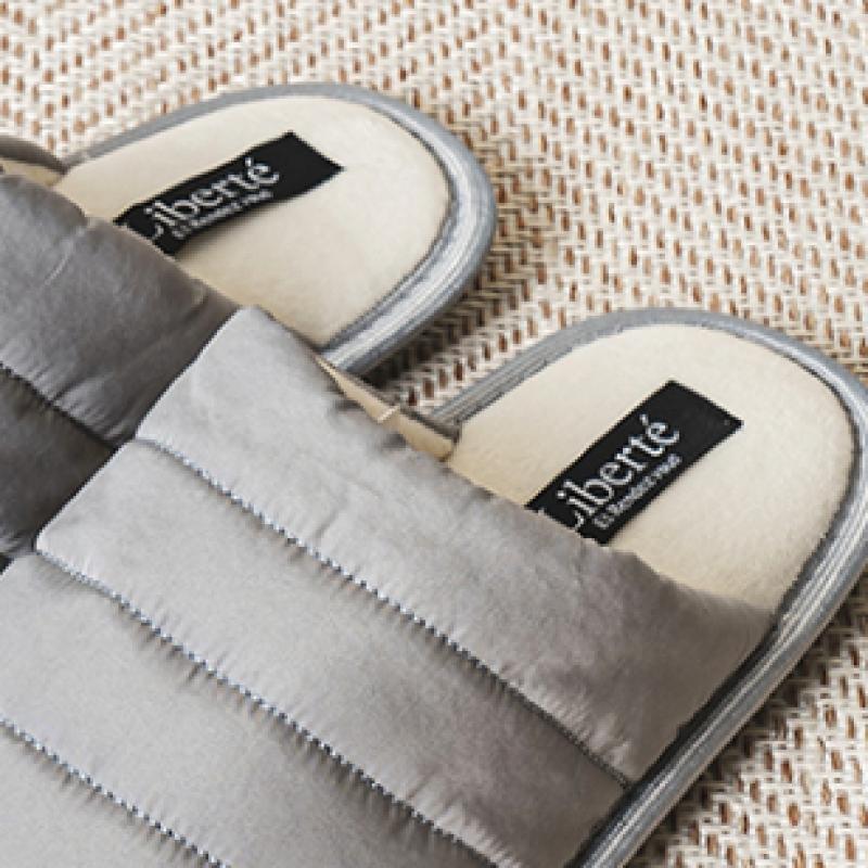 Daiso Saboți simpli căptușiți pentru living 220 240 mm Gri