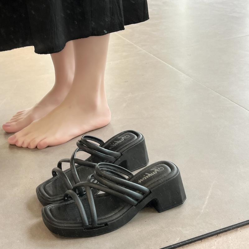 Southeast Asia Women’s Chunky Heel Summer Sandals: Versatile Outdoor Beachwear