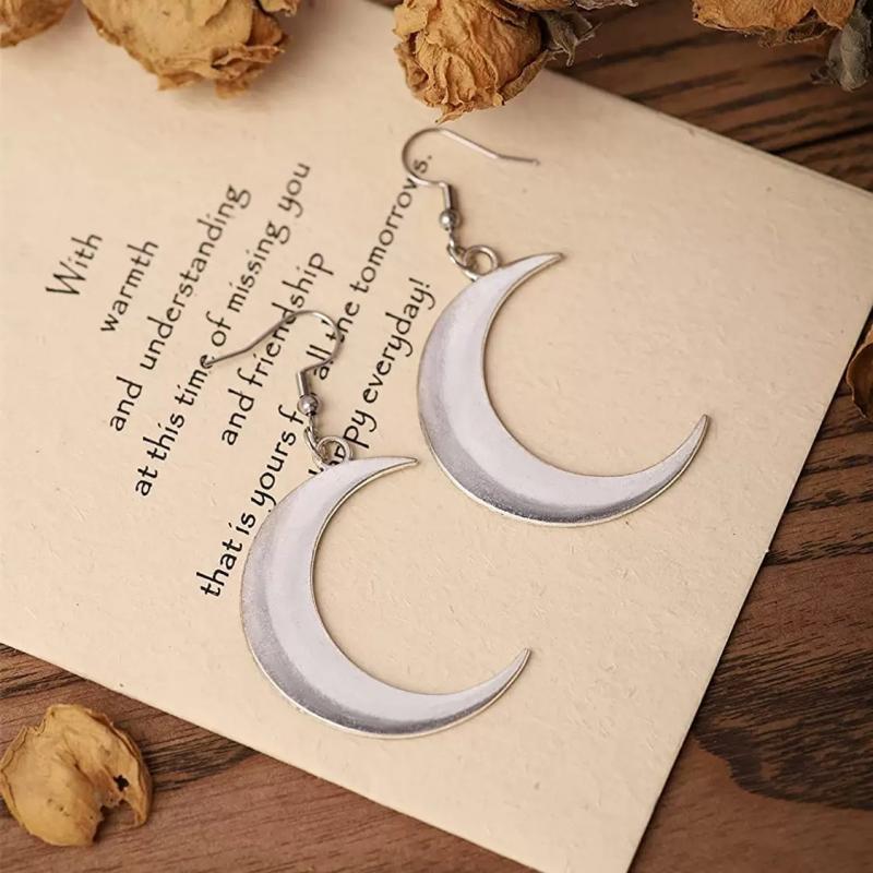 Trendy Retro Moon Pendant Earrings: Versatile and Fashionable Ear Hooks for Women