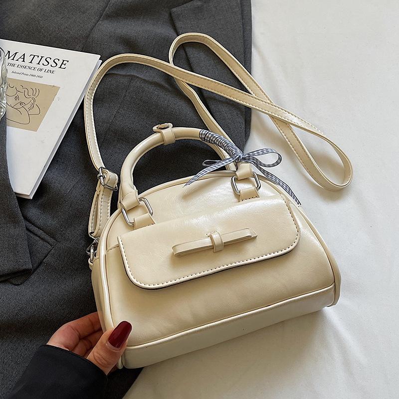 South Korea's Popular Simple Niche Portable Bowling Bag High-end Texture Ballet Style Commuter Versatile Messenger Bag Women