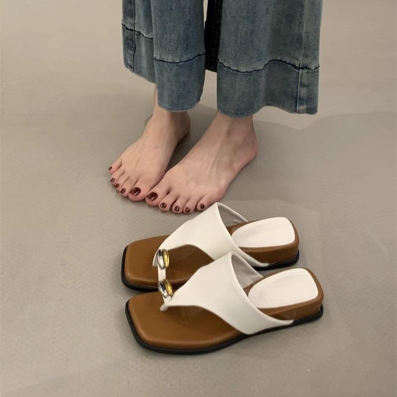 Metal! Niche design toe flip-flops women's European and American open-toed silver flat-bottomed slippers wear summer sandals