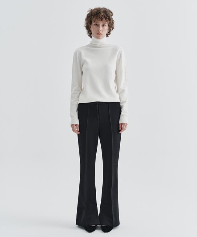 EZIO WOMEN W Seamless Turtle Knit_Ivory