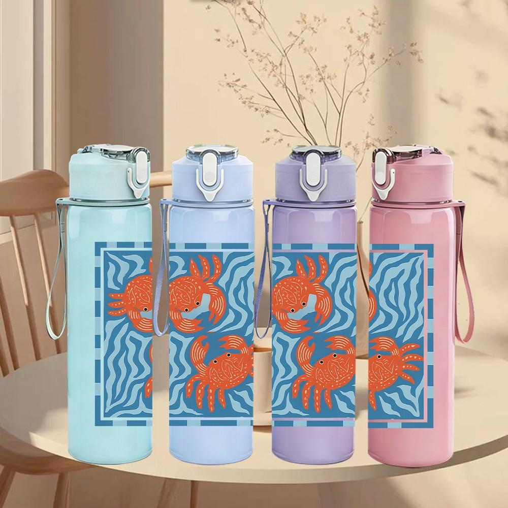 1PC Blue Crab Geometric Pattern 750ml Color Plastic Sports Water Bottle Leakproof Flip Straw Lid Suitable for Sports Office Home Use
