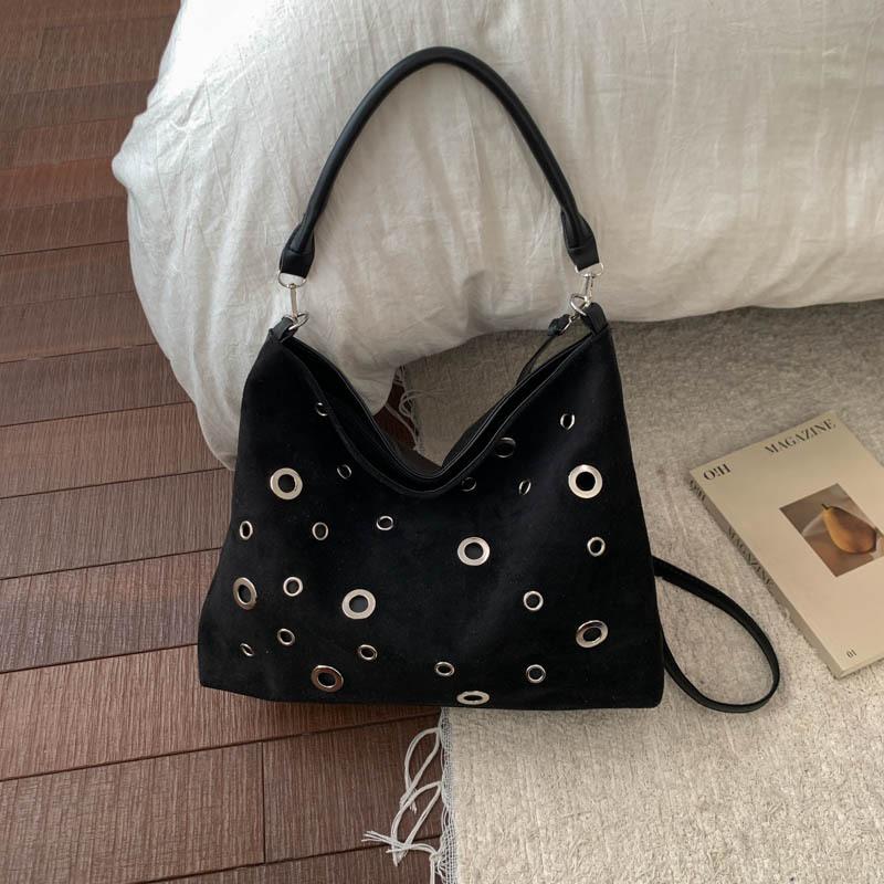 

Rivet commuter tote bag women s autumn new large-capacity high-end light luxury shoulder messenger bag