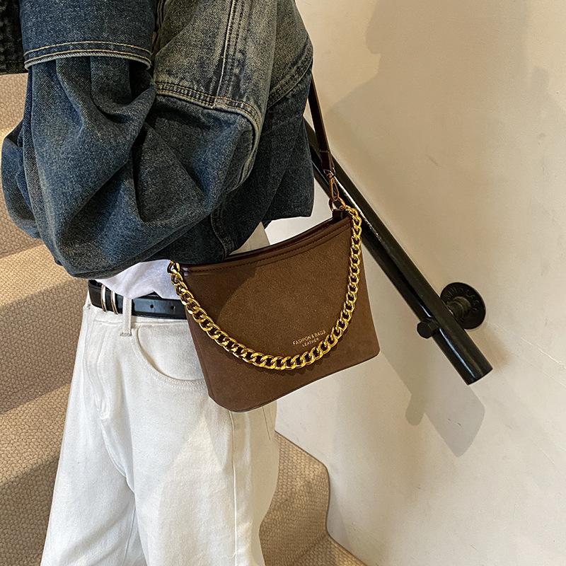 Chain Small Bag Women's 2025 New Autumn Black Bucket Bag Fashion Shoulder Messenger Bag Work Hand Bag