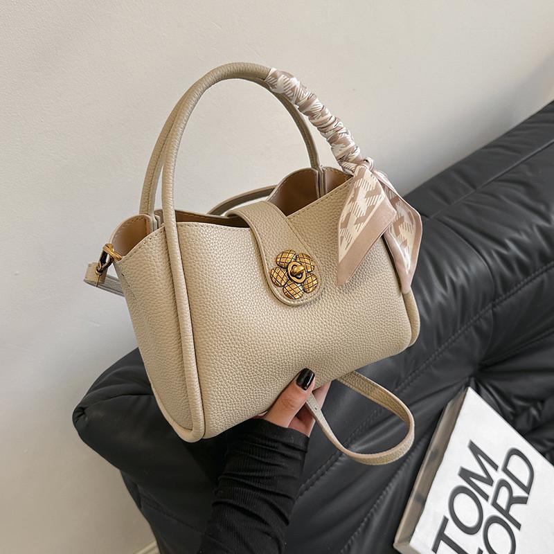 Chic Women s Shoulder Bag 2023 New Collection With Unique Cross-border Style хаки