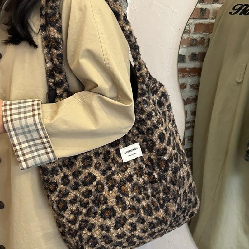 Korean Retro Leopard Print Tote Bag New Fashion College Style Underarm Bag Large Capacity Casual Plush Shoulder Bag