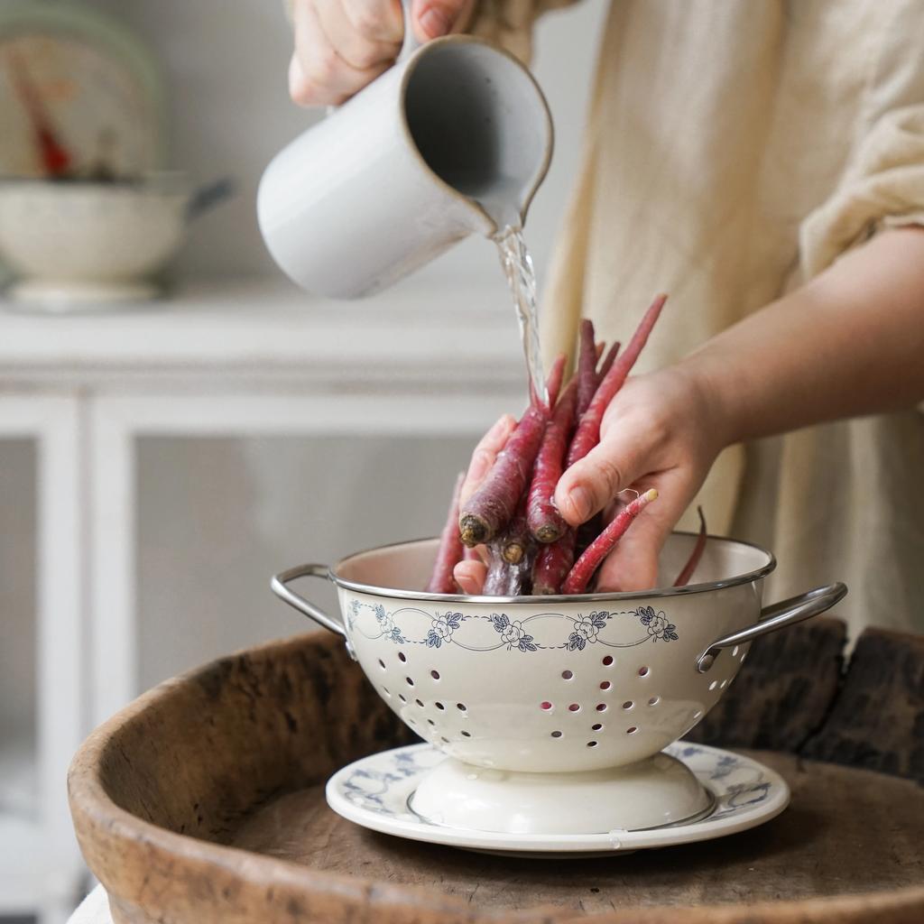 7 Zoll Rosa Floral Obstschale Küchenablauf Abtropfkorb zum Waschen von Gemüse und Obst mit Griffen Dessert Serviertablett