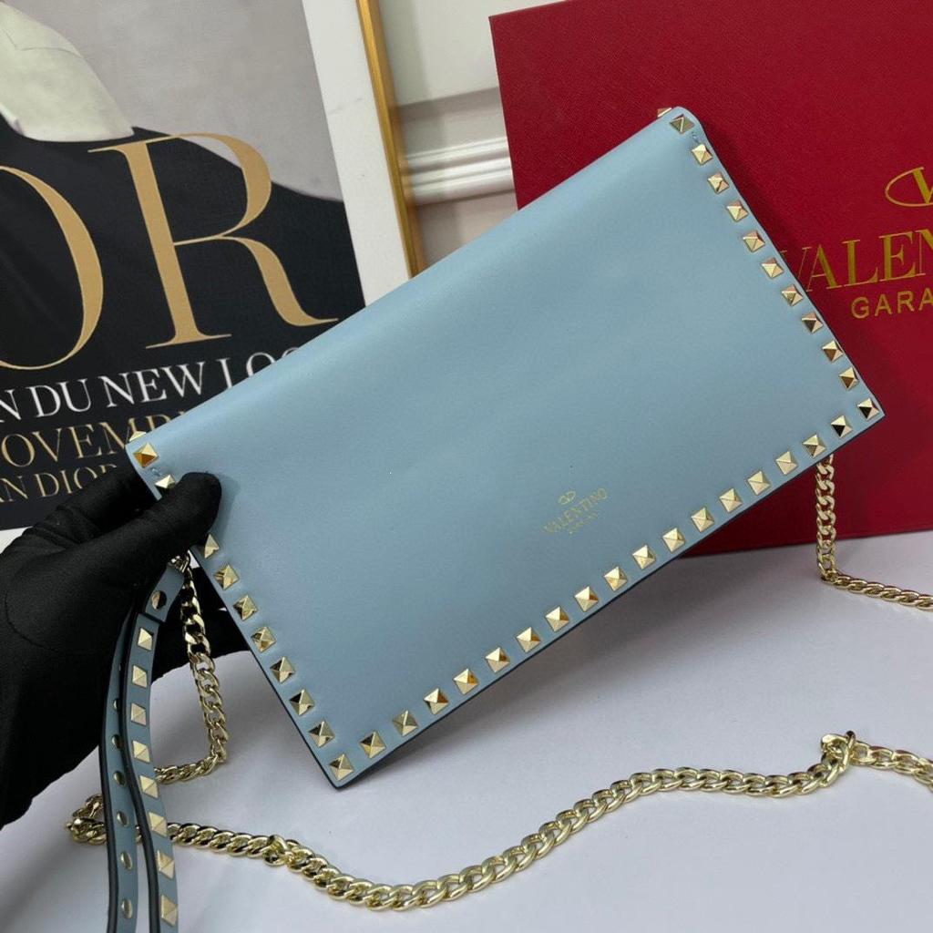 V Family 2026 Women's European & American-Style Rivet Clutch Crossbody Bag
