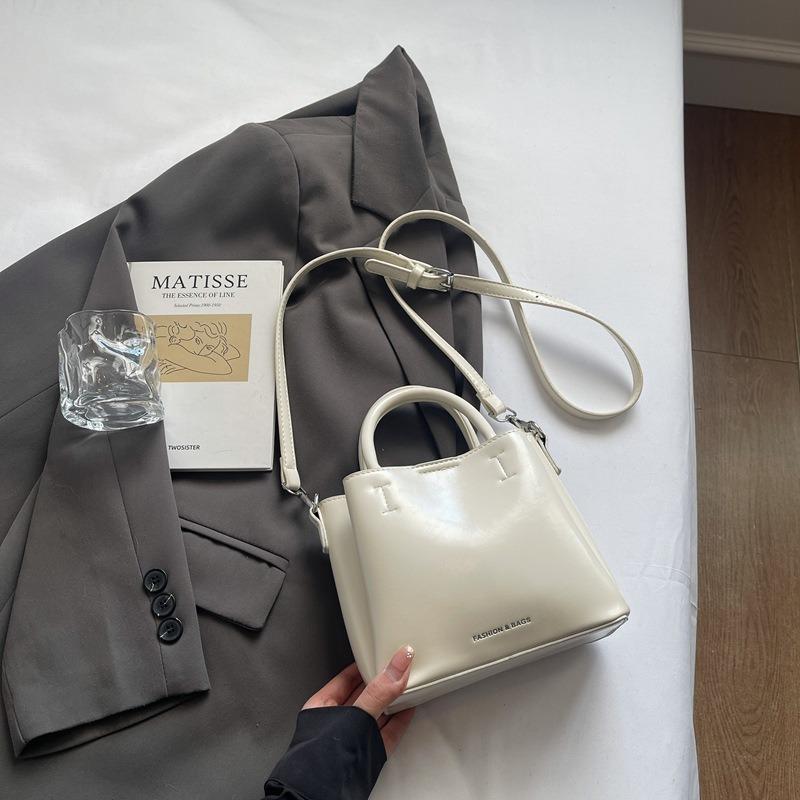 Versatile Fashion Handbag New Casual Messenger Bag Women's Shoulder Portable Bucket Bag
