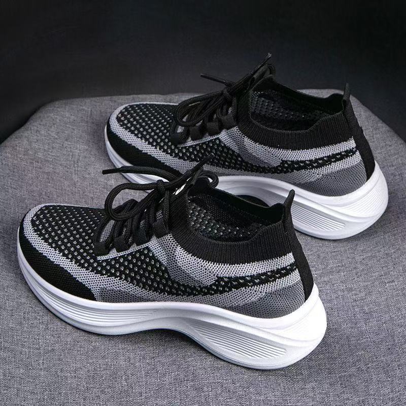 Spring and summer fly-woven mesh shoes breathable soft sole soft surface fashion leisure sports daily commuting light color matching
