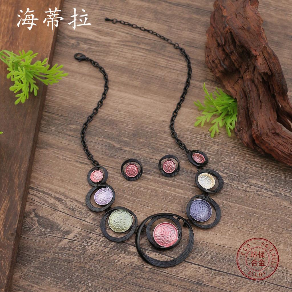 Neues Emaille-Farbe hohles rundes Stecker-Ohrring-Halsketten-Set, Damen übertriebene gun black Farbe Ring-Halskette.