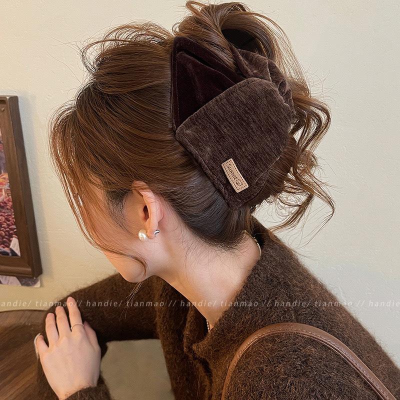 2025 Retro Velvet Triangle Claw Clip - High-End Hair Bun Accessory for Women