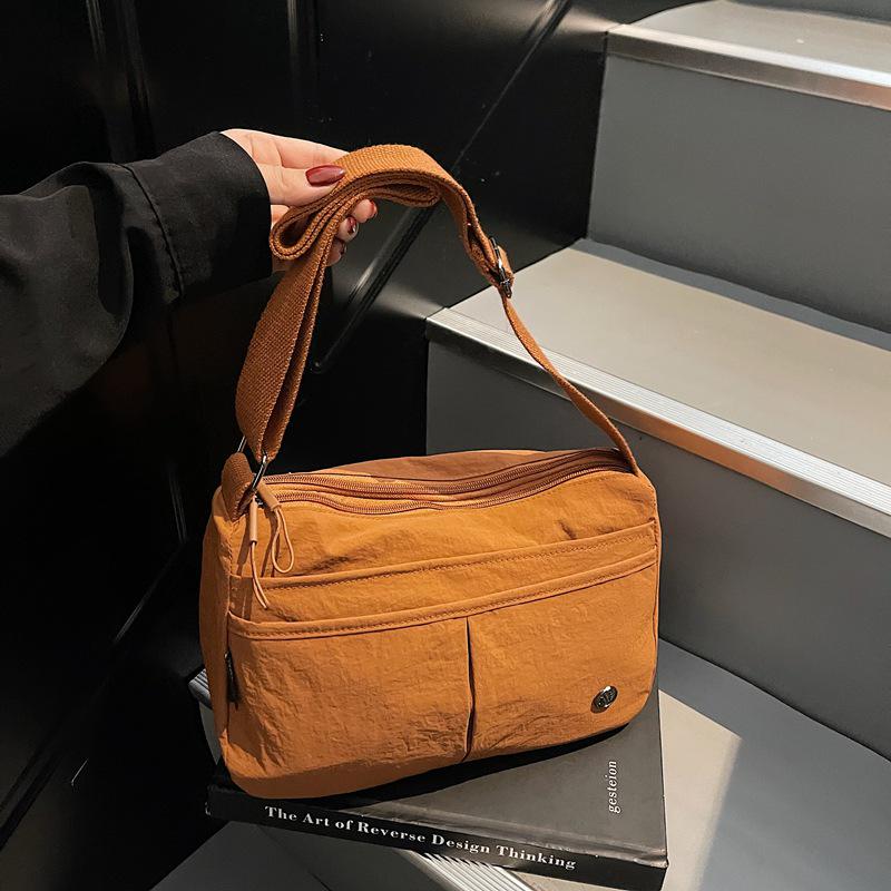 Women's 2025 Sporty Minimalist Crossbody Bag: Lightweight, Large Capacity, Versatile Shoulder Bag for Commute or Casual Use