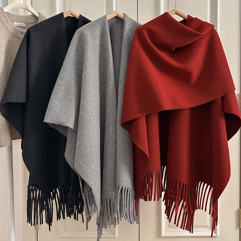 Cozy Wool Tassel Shawl for Women – Autumn/Winter Photography Cloak