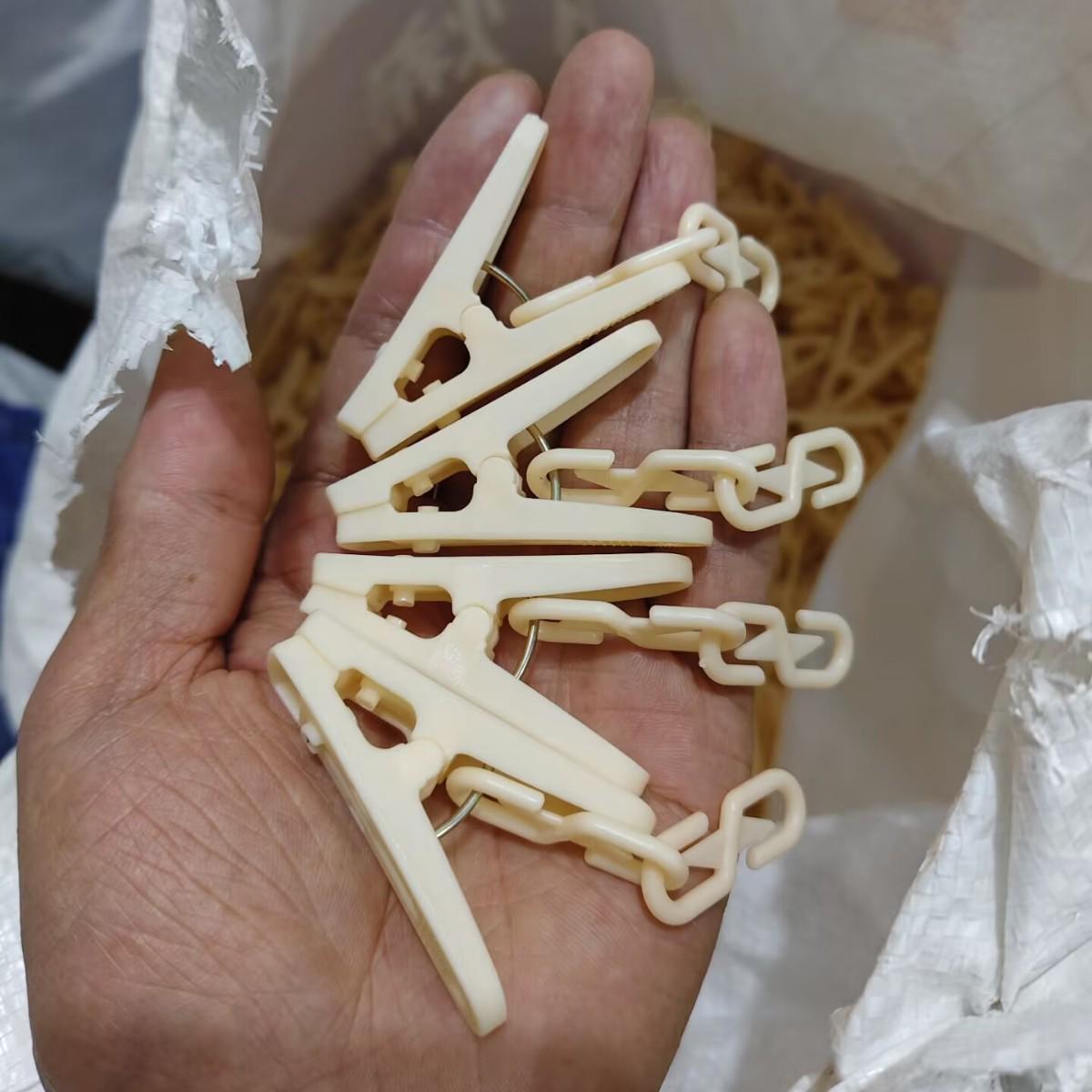 Portable Retractable Travel Clothes Dryer: Multi-Functional Outdoor Folding Hanger with Clips for Business Trips.