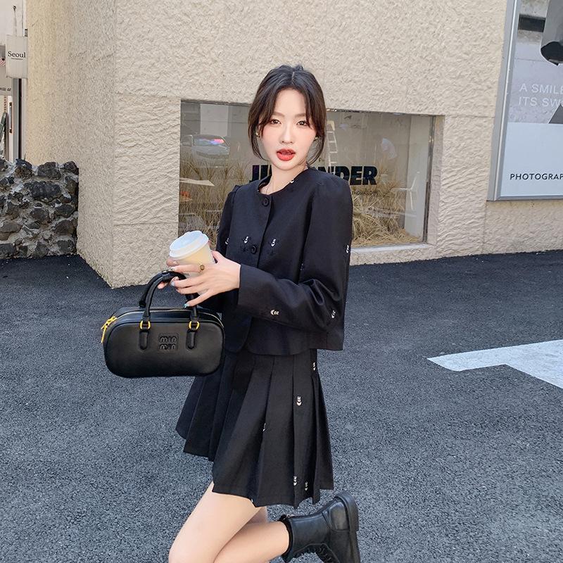 

Женский костюм юбка весна и осень новый омолаживающий красивый дизайн плиссированная юбка комплект из двух предметов XL чёрный