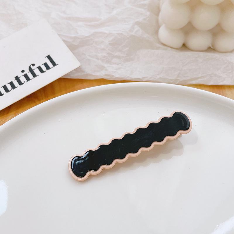 Checkerboard Black & White Plaid Hairpin: Simple, Seamless Duckbill Clip for Women