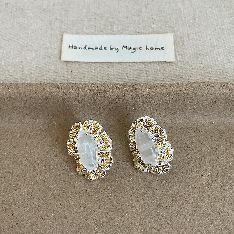 Retro And Old Medieval Style Metal Flower Stud Earrings Women'S Light Luxury High-End Sense Personality Niche Versatile Earrings