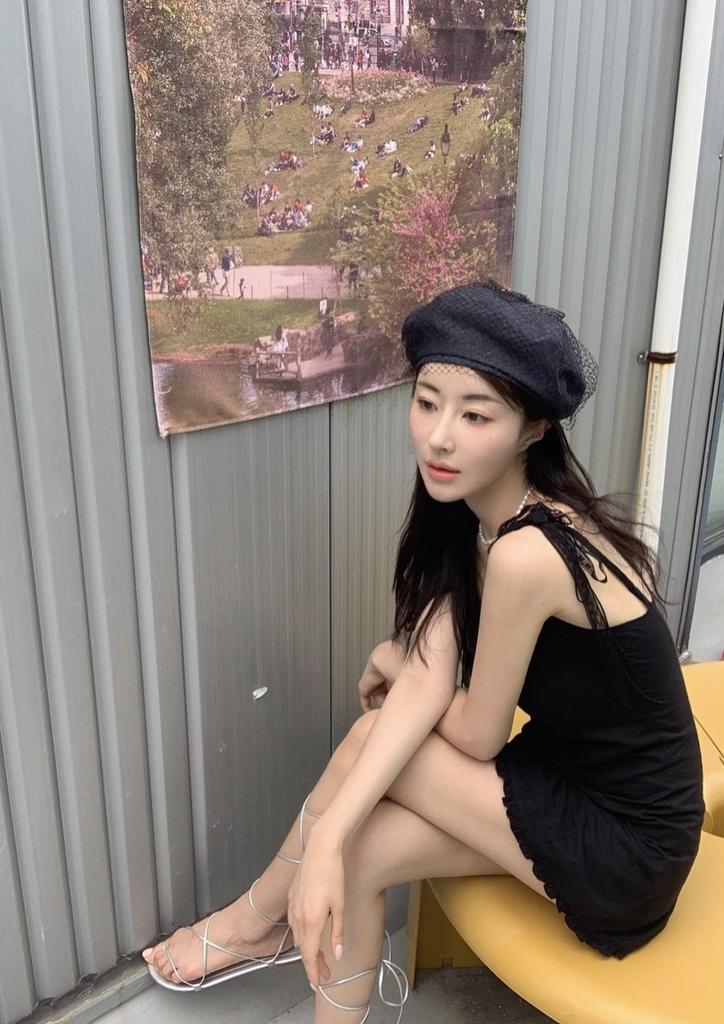 Leobeuaegchyueolli Flying Flower Haute Couture Denim Veil Beret