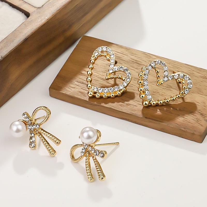 

Korean Fashion Pearl & Rhinestone Heart Bow Earrings - Elegant & Versatile