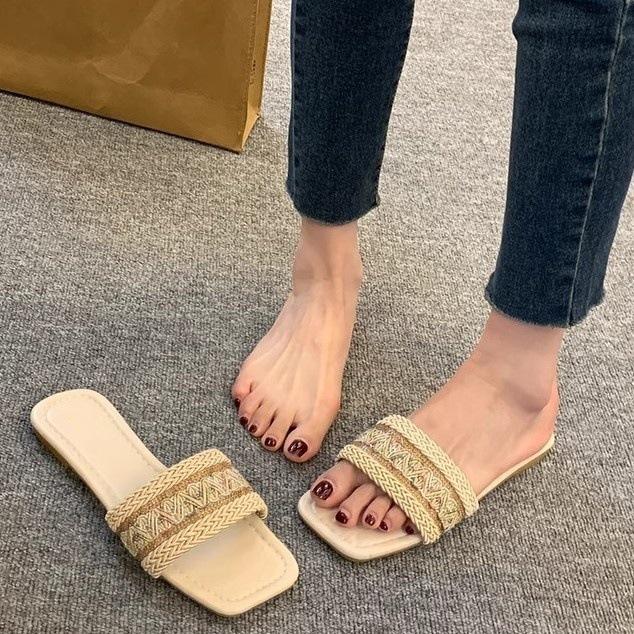 Xiaoxiangfeng Cool Slippers for Women To Wear In the Summer of 2025, New Models with Small Soft Soles, Square Head, Seaside Vacation Beach Shoes
