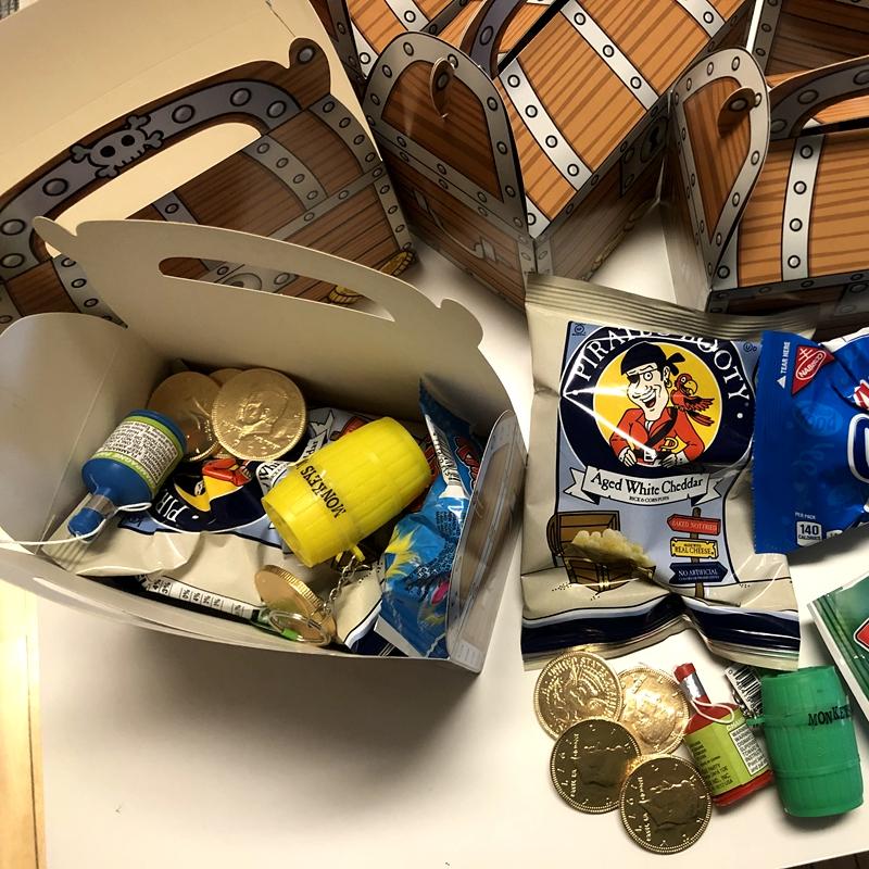 6pcs Pirate Treasure Treat Chest Paper Candy Gift Box Kids Trick or Treat Halloween Party Supplies Pirate Themed Birthday Decor