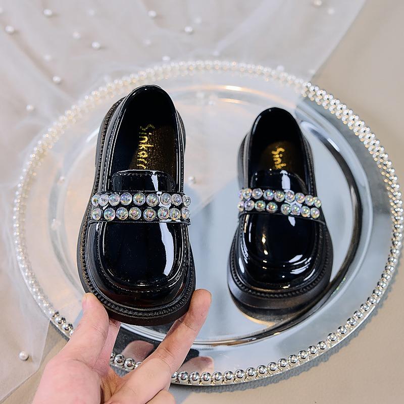 Girls' Leather Shoes Spring New Arrivals, Children's Performance Shoes, British-style Anti-slip Black Princess Shoes for Toddlers and Girls.