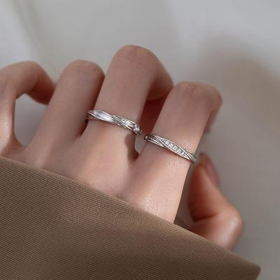 Exquisite M Ö Bius Wave Pattern Couple Ring for Men and Women, with A Light Luxury Temperament, High Grade Sensational Style, and Fashionable Ring