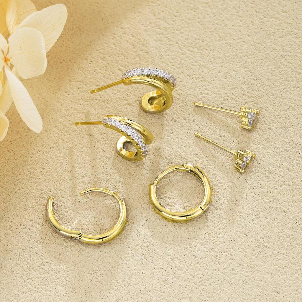 Set da 6 Pezzi Orecchini a Cerchio Huggies Color Argento Zirconi per Donne Moda Rame Set di Orecchini per Piercing Cartilagine Gioielli da Festa Femminili