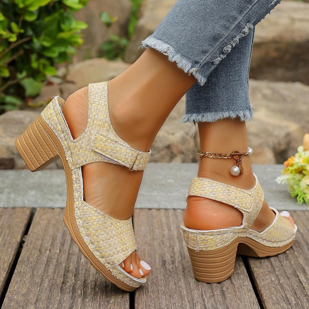 Large size thick high-heeled sandals for women in the summer of 2025, the new TEUM explosion, light outer sandals for women