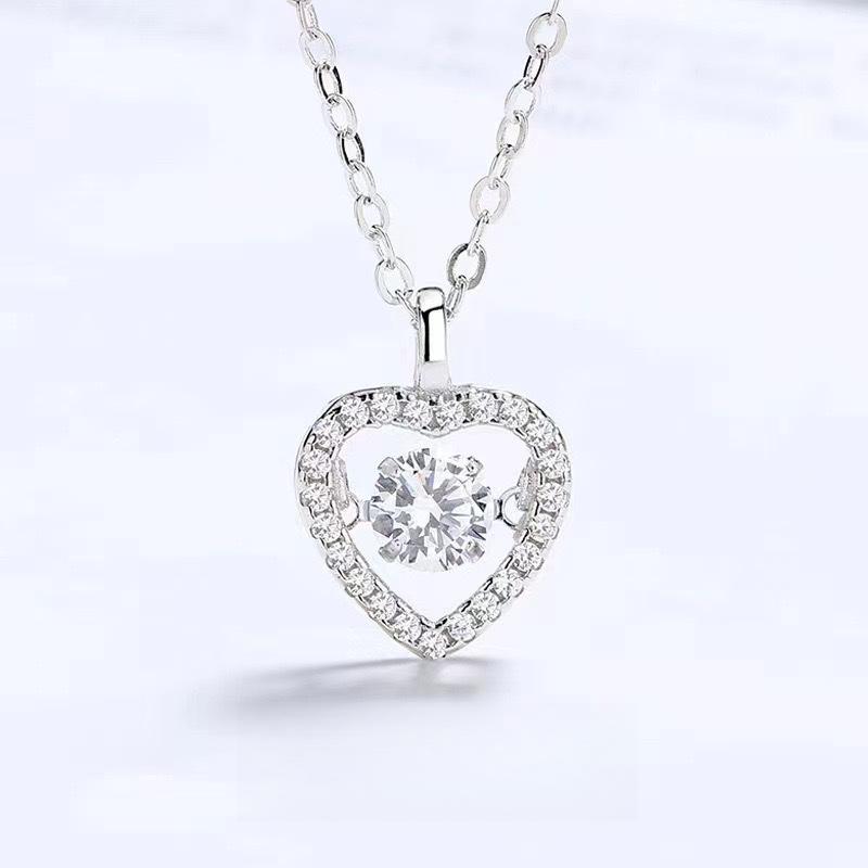 Korean Version of Beating Heart-warming Necklace for Women with Niche Design Simple and Versatile Love Pendant Necklace