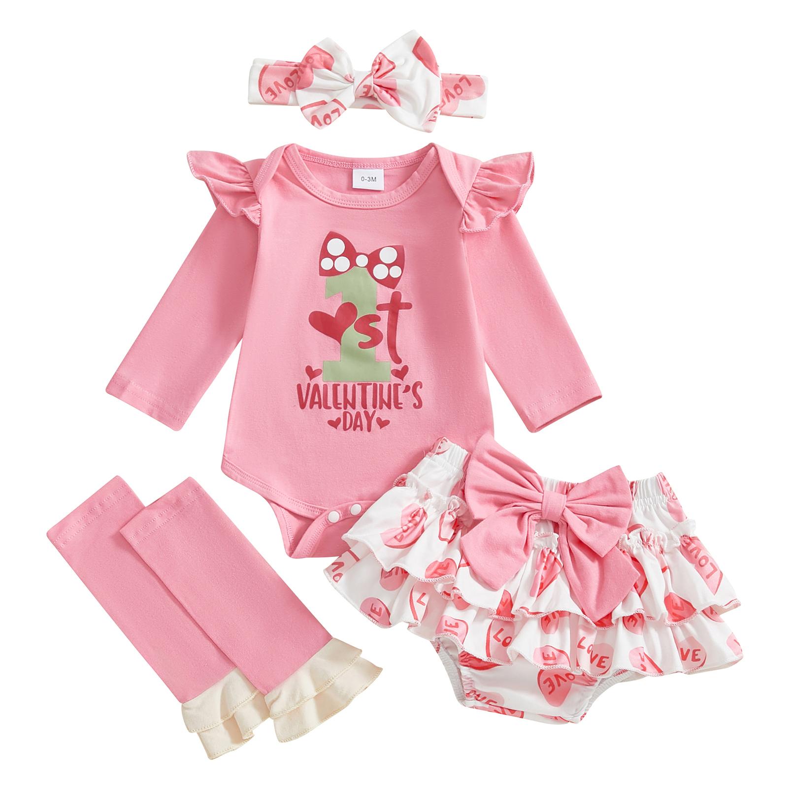 

Наряд для девочки на 1-й День святого Валентина: комбинезон с длинными рукавами и принтом в виде букв, шорты с принтом в виде сердечек и повязка на голову с бантом, гетры 6-9 Months розовый