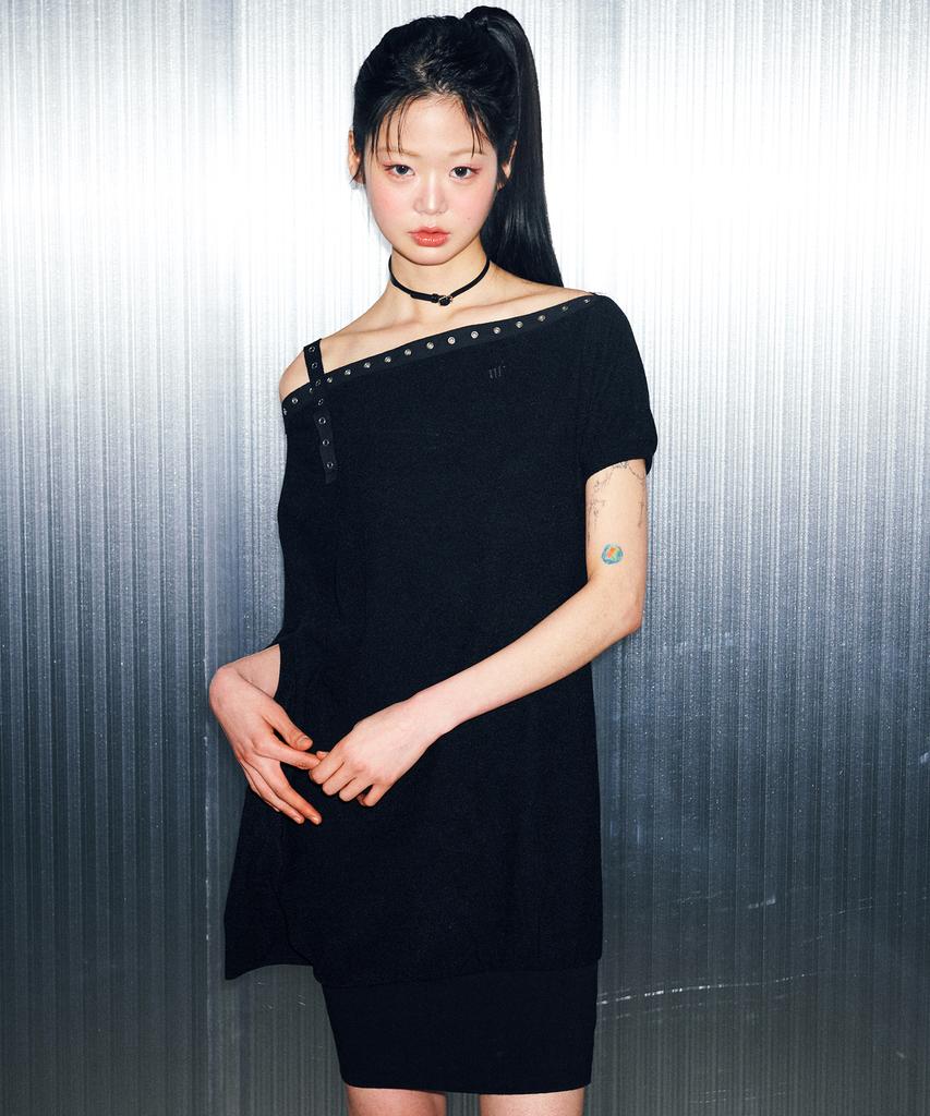 Nilring D07.00 Unbalanced Boat Neck Short-Sleeved Dress _ Black