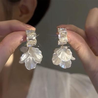 Utsökt skal Blomma Tofs Örhängen Koreansk Design Zirkon Kristall Drop Örhängen För Kvinnor Lyx Fest Smycken Tillbehör Present