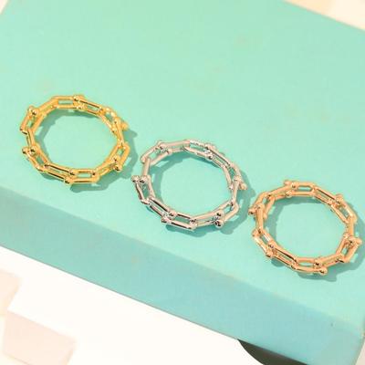 Anillo Hecho de Material Aurífero Que Es Asombrosamente Hermoso. Este Verano, el Artículo Nuevo Más Caliente Es El Galvanizado Bicolor de 18k