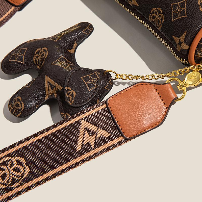 Internet celebrity live broadcast welfare small bag dumpling bag one piece hair old flower saddle bag fashion new shoulder bag messenger bag