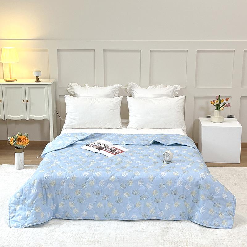 Ultrasonic Embossed Diamond Velvet Summer Quilt – Lightweight and Cool Gift Quilt