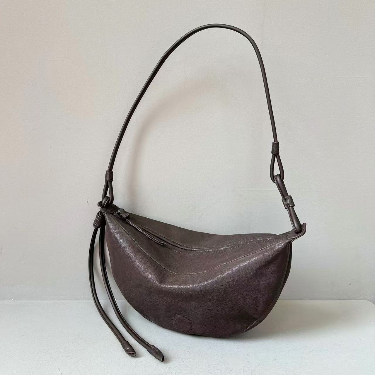 

Нишевая сумка-полумесяц Женская новая минималистичная сумка в стиле ветра Кожаная на плечо/кроссбоди шоколадный