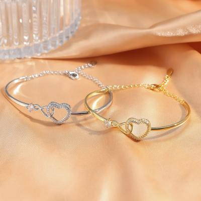 New Chain Heart-shaped Hollow Bracelet with a Light Luxury Temperament and High-end Feel for Women