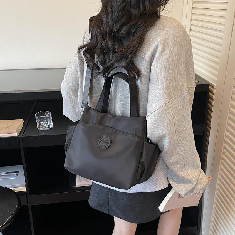 Lightweight Large Capacity Shoulder Bag Women's Waterproof Nylon Tote Bag