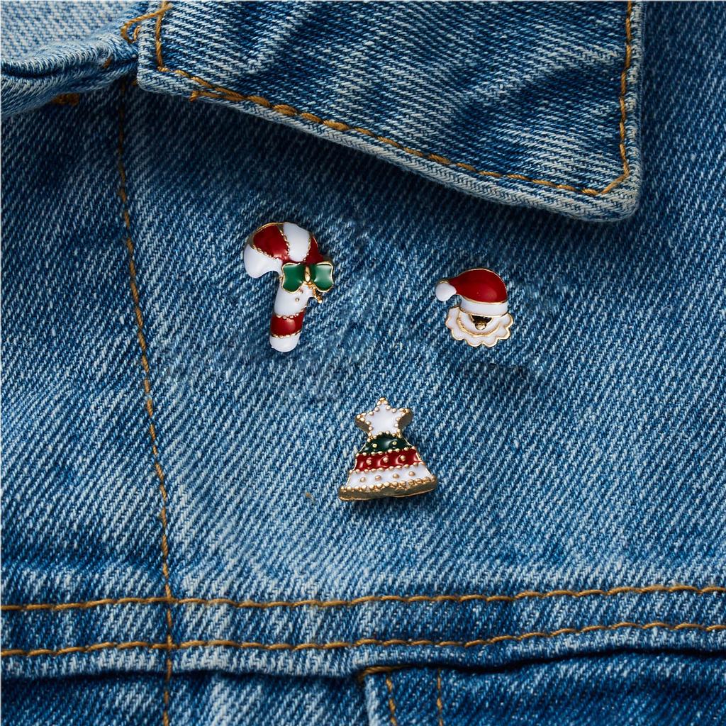 4 Pcs Drip Oil Santa Claus Christmas Tree Sled Car Brooches for Women Men New Year Christmas Office Party Jewelry Accessories