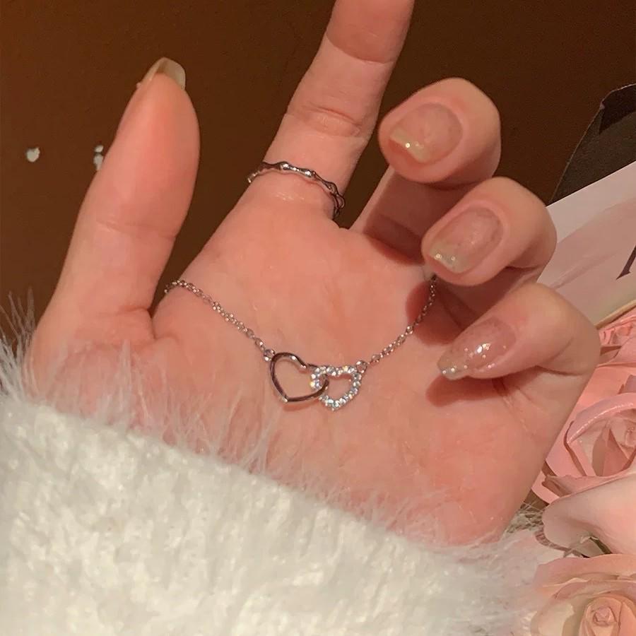 Minimalist Luxury Interlocking Heart Necklace – Korean & Japanese Cold Style Double Ring Choker