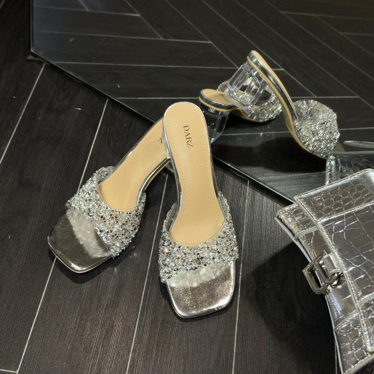 

Xia Xin sequined crystal thick heel one-word slippers open-toed temperament cool slippers sweet with skirt sandals 35 срібний