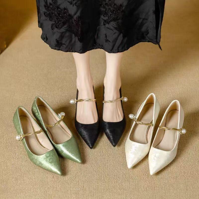 Pointed Toe Low Heeled Shoes With Printed Patterns And Pearl Decor For Women