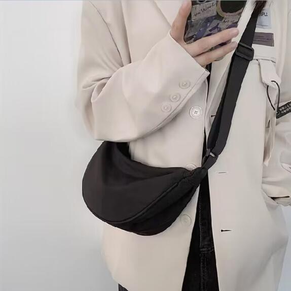 Crossbody bag women's light luxury high-end new texture niche design breast bag women's fashion versatile shoulder bag