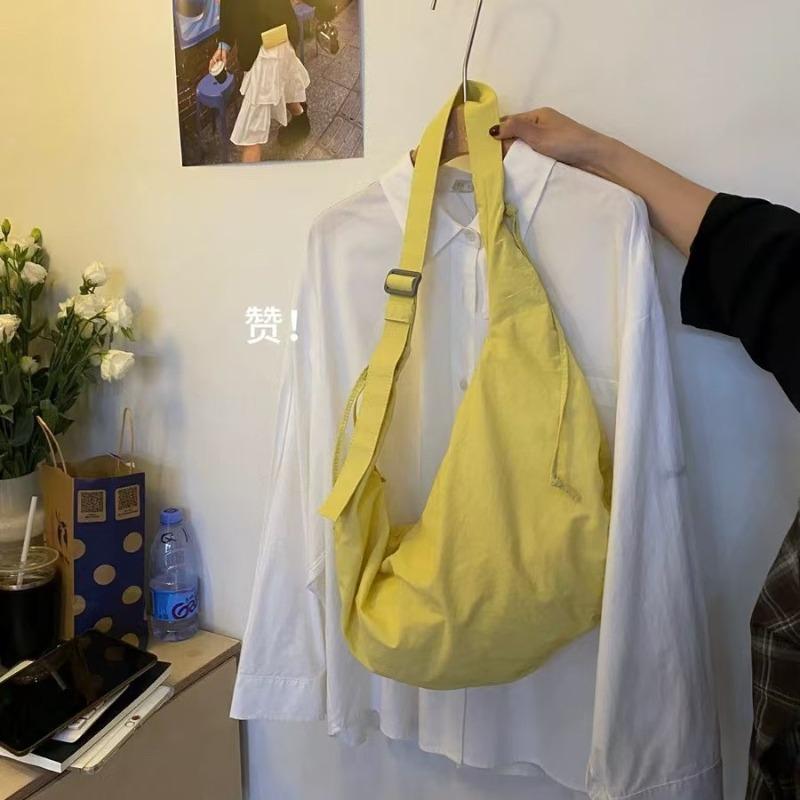 2 Spring and summer new simple nylon crossbody dumpling bag women s large-capacity pleated tote bag crescent bag