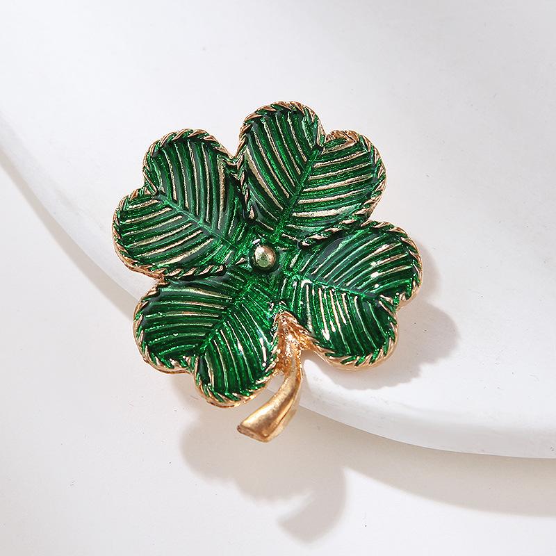 Tide Pins Temperament Vintage Lucky Four-leaf Clover Brooches Female Exquisite Enamel Corsage Designer Brooch Mini Perfect Gift for Couples