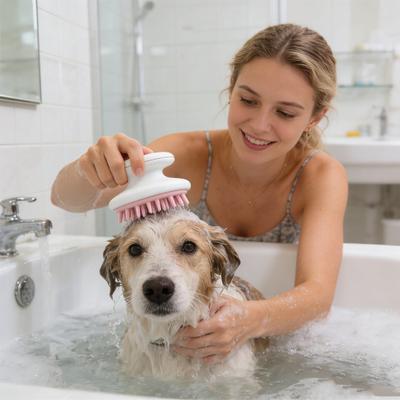 Peigne de toilettage pour chien Dents en silicone Brosse pour animal de compagnie avec poignée antidérapante Peigne de massage doux pour animal de compagnie Brosse de bain pour chiens à poils longs et courts