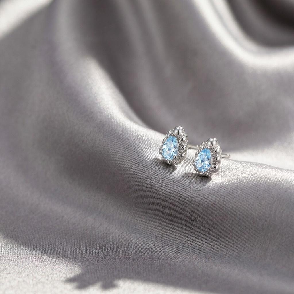 Blue zircon clear small stud earrings, unique and beautiful light luxury high-end earrings temperament s911 silver needle